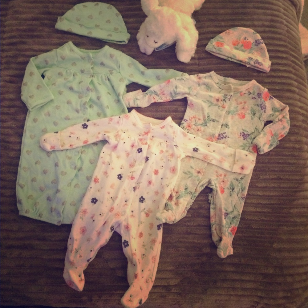 Carters Baby Girl Bundle 😌